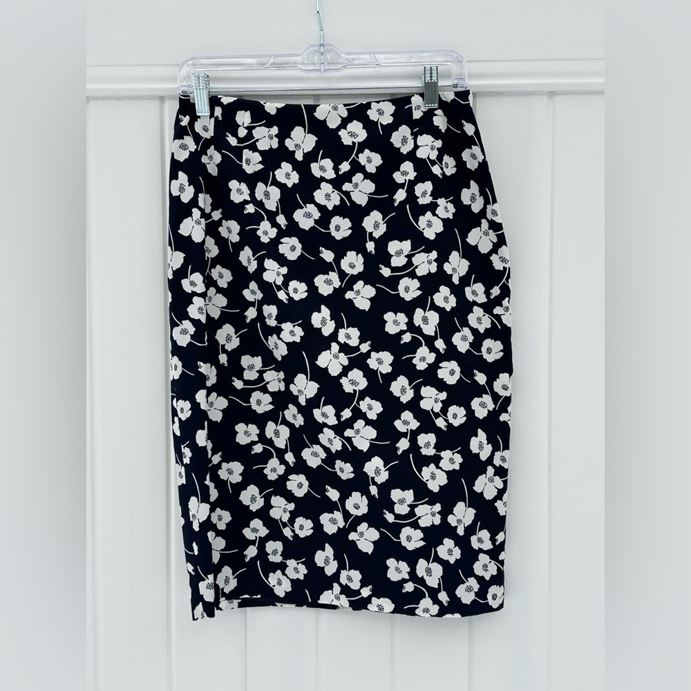 Ralph Lauren Navy and White Floral Pencil Skirt- size 4